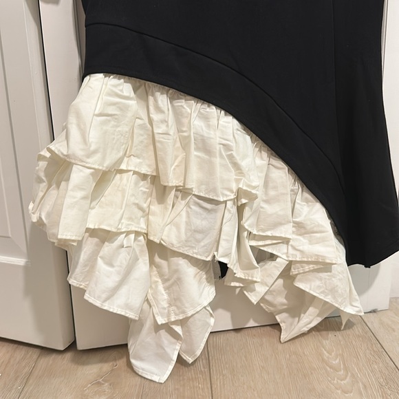 Gracia Asymmetrical Black and White Top - Picture 3 of 4